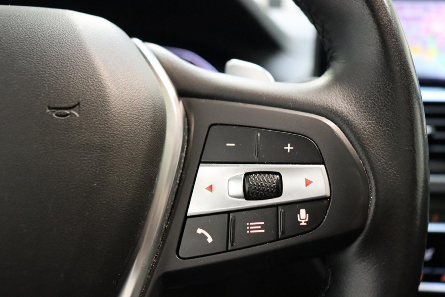 BMW X3 xDrive20i High Executive xLine Automaat / Live Cockpit Professional / Panoramadak / Wegklapbare Trekhaak / Sportstoelen Elektrisch Verstelbaar / Adaptieve LED-koplamp / Driving Assistant / Head-Up Display / 20 Inch / Stoelverwarming / Hifi / Chrome Line / DAB