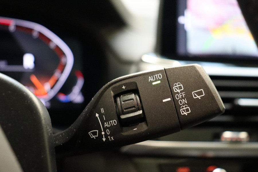 BMW X3 xDrive20i High Executive xLine Automaat / Live Cockpit Professional / Panoramadak / Wegklapbare Trekhaak / Sportstoelen Elektrisch Verstelbaar / Adaptieve LED-koplamp / Driving Assistant / Head-Up Display / 20 Inch / Stoelverwarming / Hifi / Chrome Line / DAB