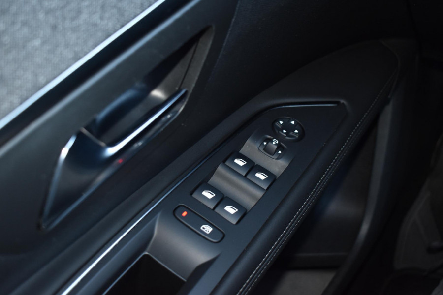 Peugeot 5008 1.2 PureTech 130PK Aut. Allure | 7 Zits | Navi | Panodak | Camera | Incl. garantie