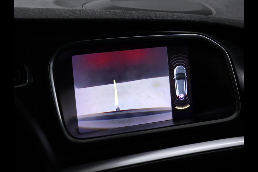 Volvo V40 Cross Country 1.5 T3 Polar+ Luxury [TREKHAAK, PANORAMADAK, KEYLESS ENTRY, CAMERA, VOL LEDER, STOELVERWARMING, NIEUWSTAAT]