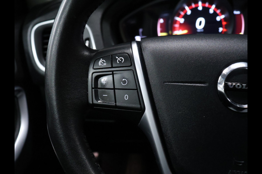 Volvo V40 Cross Country 1.5 T3 Polar+ Luxury [TREKHAAK, PANORAMADAK, KEYLESS ENTRY, CAMERA, VOL LEDER, STOELVERWARMING, NIEUWSTAAT]