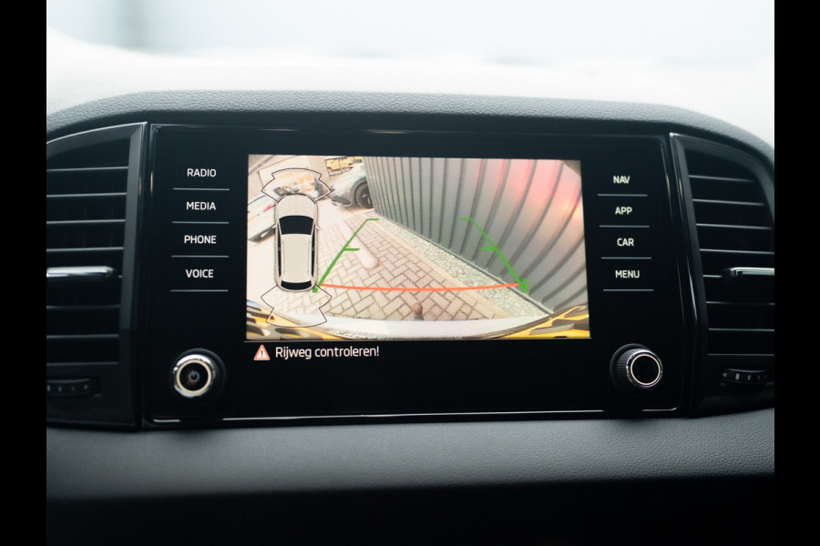 Škoda Karoq 1.5 TSI ACT Sportline Business | Trekhaak wegkl. | Camera | Prijs Rijklaar!!