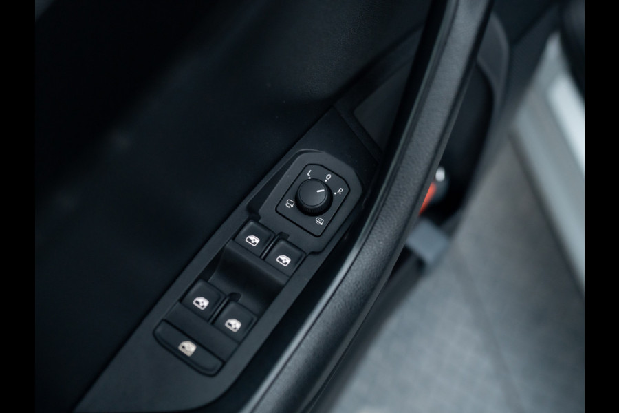 Škoda Karoq 1.5 TSI ACT Sportline Business | Trekhaak wegkl. | Camera | Prijs Rijklaar!!