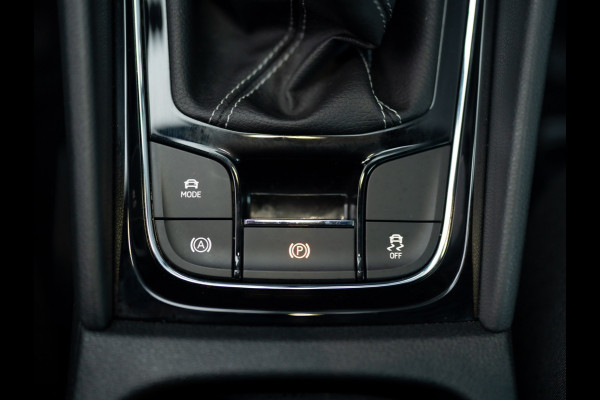 Škoda Karoq 1.5 TSI ACT Sportline Business | Trekhaak wegkl. | Camera | Prijs Rijklaar!!