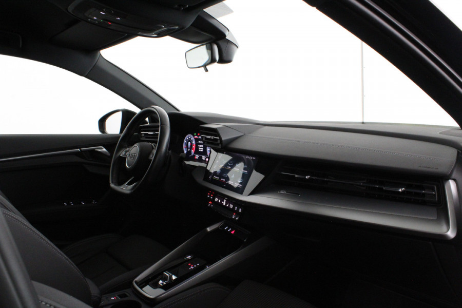 Audi A3 Sportback 35 TFSI S line edition > Full S line/Matrix-LED/Black-Optiek/19inch/Mythoszwart metallic