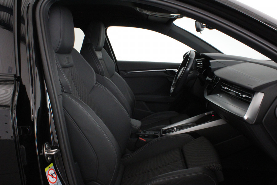 Audi A3 Sportback 35 TFSI S line edition > Full S line/Matrix-LED/Black-Optiek/19inch/Mythoszwart metallic