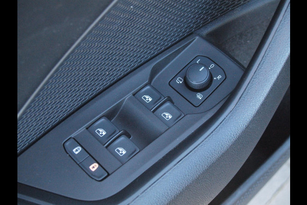 Škoda Octavia Combi 1.0 e-TSI Business Edition Plus | Head-Up Display | Sfeerverlichting | Automaat | Cruise Control | Apple Carplay | Parkeersensoren |