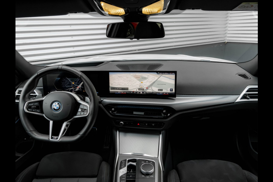 BMW 3 Serie Touring 330e xDrive - M-Sport - LCI 2 - Memoryzetel - Head-up - Driving + Parking Ass