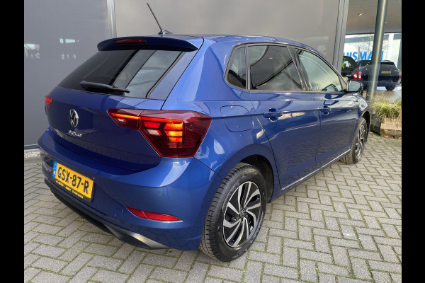 Volkswagen Polo 1.0 TSI Life Edition Achteruitrijcamera - Cruise control - Airco - Apple carplay - Navigatiesysteem - Parkeersensoren voor en achter - Licht metalen velgen 15 inch - Radio - Stuur multifunctioneel - Extra getint glas achter - Elektrische ramen voor en achter - Regensensor - Start/stop systeem