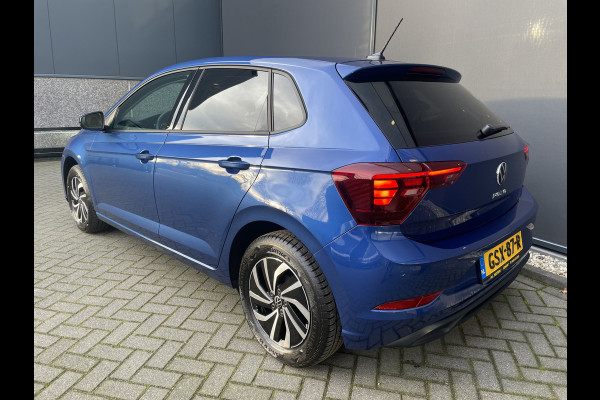 Volkswagen Polo 1.0 TSI Life Edition Achteruitrijcamera - Cruise control - Airco - Apple carplay - Navigatiesysteem - Parkeersensoren voor en achter - Licht metalen velgen 15 inch - Radio - Stuur multifunctioneel - Extra getint glas achter - Elektrische ramen voor en achter - Regensensor - Start/stop systeem