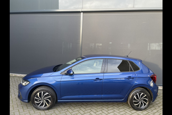 Volkswagen Polo 1.0 TSI Life Edition Achteruitrijcamera - Cruise control - Airco - Apple carplay - Navigatiesysteem - Parkeersensoren voor en achter - Licht metalen velgen 15 inch - Radio - Stuur multifunctioneel - Extra getint glas achter - Elektrische ramen voor en achter - Regensensor - Start/stop systeem
