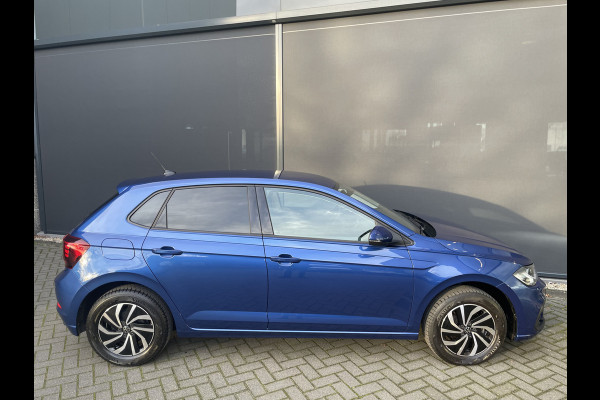 Volkswagen Polo 1.0 TSI Life Edition Achteruitrijcamera - Cruise control - Airco - Apple carplay - Navigatiesysteem - Parkeersensoren voor en achter - Licht metalen velgen 15 inch - Radio - Stuur multifunctioneel - Extra getint glas achter - Elektrische ramen voor en achter - Regensensor - Start/stop systeem