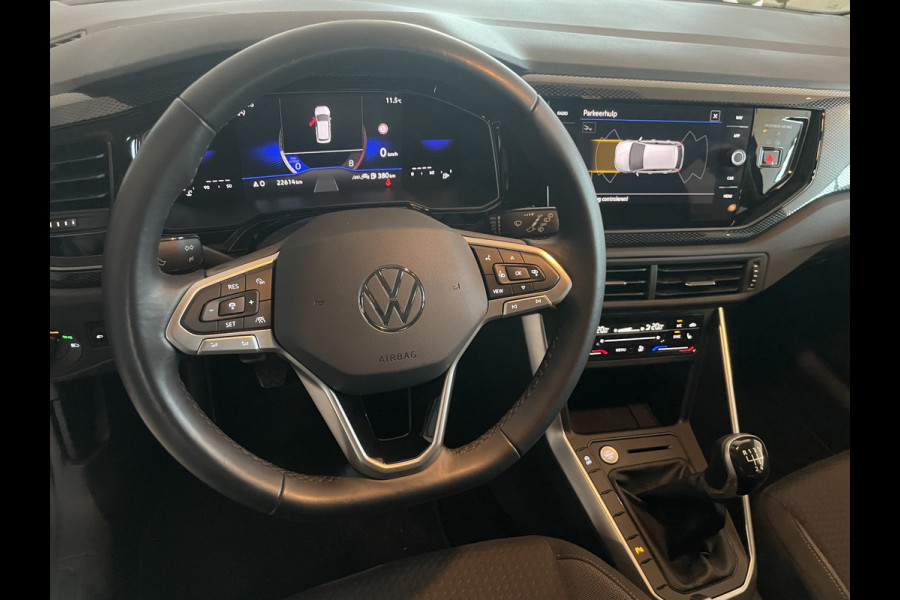 Volkswagen Polo 1.0 TSI Life Edition Achteruitrijcamera - Cruise control - Airco - Apple carplay - Navigatiesysteem - Parkeersensoren voor en achter - Licht metalen velgen 15 inch - Radio - Stuur multifunctioneel - Extra getint glas achter - Elektrische ramen voor en achter - Regensensor - Start/stop systeem