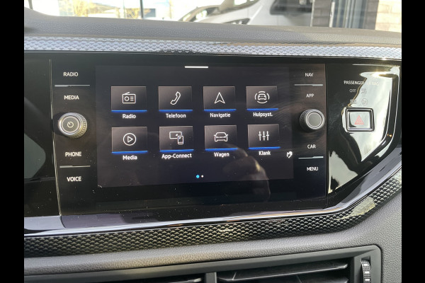 Volkswagen Polo 1.0 TSI Life Edition Achteruitrijcamera - Cruise control - Airco - Apple carplay - Navigatiesysteem - Parkeersensoren voor en achter - Licht metalen velgen 15 inch - Radio - Stuur multifunctioneel - Extra getint glas achter - Elektrische ramen voor en achter - Regensensor - Start/stop systeem
