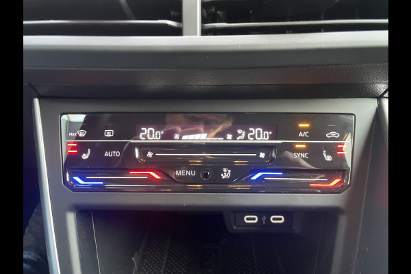 Volkswagen Polo 1.0 TSI Life Edition Achteruitrijcamera - Cruise control - Airco - Apple carplay - Navigatiesysteem - Parkeersensoren voor en achter - Licht metalen velgen 15 inch - Radio - Stuur multifunctioneel - Extra getint glas achter - Elektrische ramen voor en achter - Regensensor - Start/stop systeem