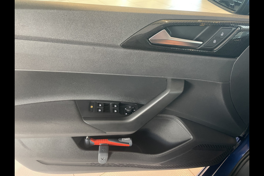 Volkswagen Polo 1.0 TSI Life Edition Achteruitrijcamera - Cruise control - Airco - Apple carplay - Navigatiesysteem - Parkeersensoren voor en achter - Licht metalen velgen 15 inch - Radio - Stuur multifunctioneel - Extra getint glas achter - Elektrische ramen voor en achter - Regensensor - Start/stop systeem