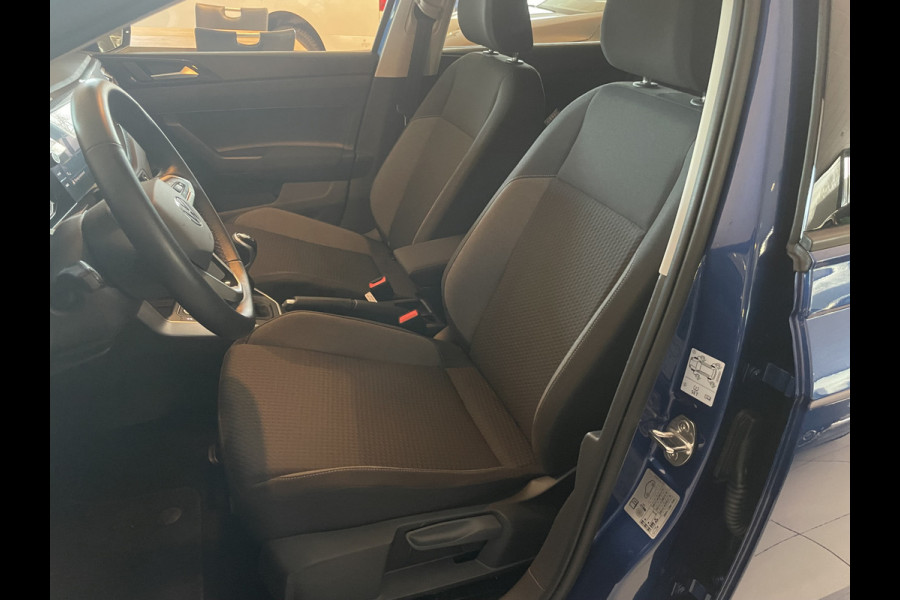 Volkswagen Polo 1.0 TSI Life Edition Achteruitrijcamera - Cruise control - Airco - Apple carplay - Navigatiesysteem - Parkeersensoren voor en achter - Licht metalen velgen 15 inch - Radio - Stuur multifunctioneel - Extra getint glas achter - Elektrische ramen voor en achter - Regensensor - Start/stop systeem
