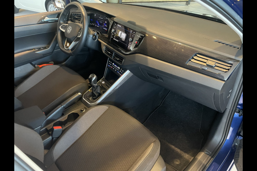 Volkswagen Polo 1.0 TSI Life Edition Achteruitrijcamera - Cruise control - Airco - Apple carplay - Navigatiesysteem - Parkeersensoren voor en achter - Licht metalen velgen 15 inch - Radio - Stuur multifunctioneel - Extra getint glas achter - Elektrische ramen voor en achter - Regensensor - Start/stop systeem