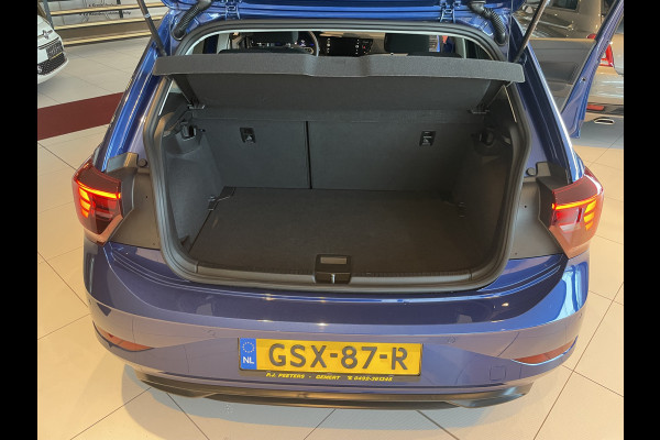 Volkswagen Polo 1.0 TSI Life Edition Achteruitrijcamera - Cruise control - Airco - Apple carplay - Navigatiesysteem - Parkeersensoren voor en achter - Licht metalen velgen 15 inch - Radio - Stuur multifunctioneel - Extra getint glas achter - Elektrische ramen voor en achter - Regensensor - Start/stop systeem