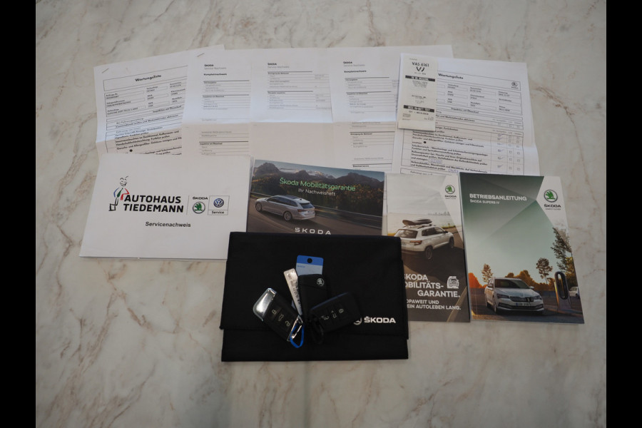 Škoda Superb Combi 1.4 TSI iV 218PK Style | Camera | Trekhaak | Keyless | Adaptive Cruise | Memory | Virtual | Carplay