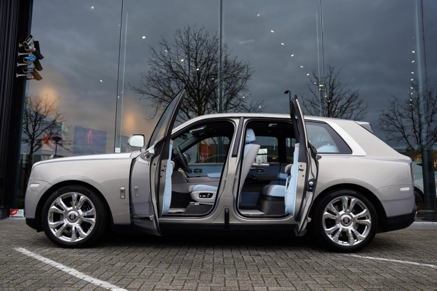 Rolls-Royce Cullinan 6.75 V12 / Bespoke Audio / Starlight / Twin-Coachline