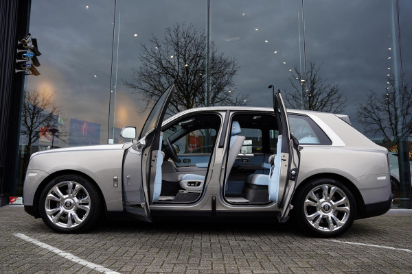 Rolls-Royce Cullinan 6.75 V12 / Bespoke Audio / Starlight / Twin-Coachline