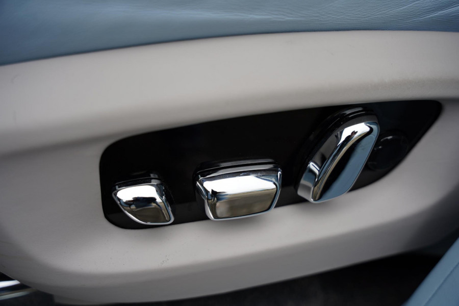 Rolls-Royce Cullinan 6.75 V12 / Bespoke Audio / Starlight / Twin-Coachline