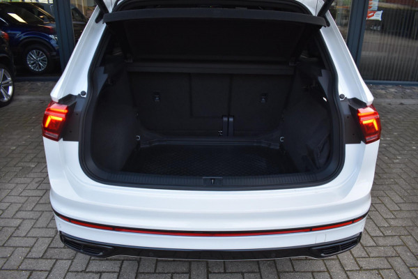 Volkswagen Tiguan 1.5 TSI R-Line | BLACK STYLE | PANORAMADAK | NAP | CAMERA | IQ LIGHT
