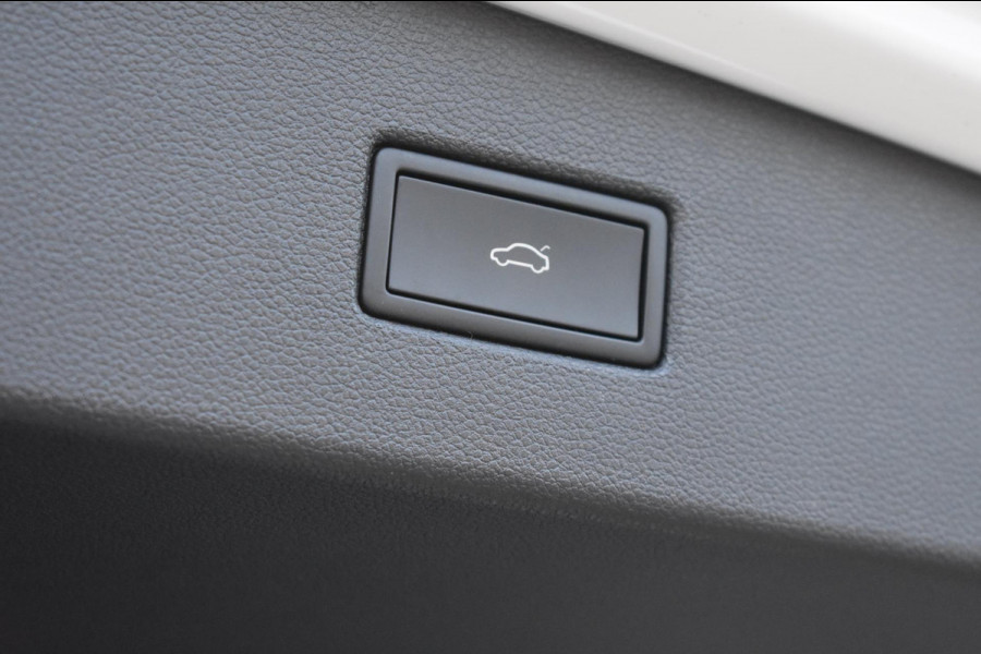 Volkswagen Tiguan 1.5 TSI R-Line | BLACK STYLE | PANORAMADAK | NAP | CAMERA | IQ LIGHT