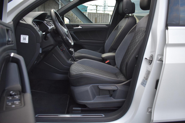 Volkswagen Tiguan 1.5 TSI R-Line | BLACK STYLE | PANORAMADAK | NAP | CAMERA | IQ LIGHT