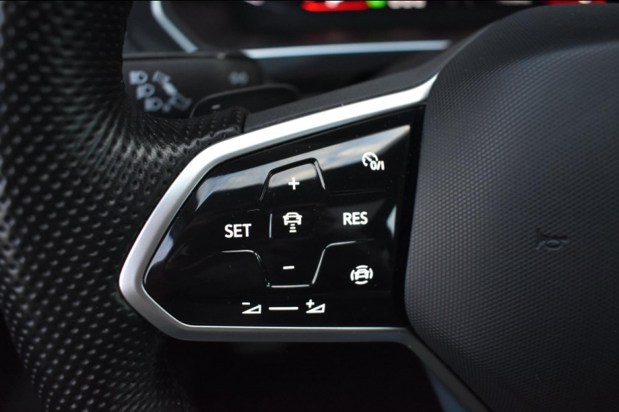 Volkswagen Tiguan 1.5 TSI R-Line | BLACK STYLE | PANORAMADAK | NAP | CAMERA | IQ LIGHT