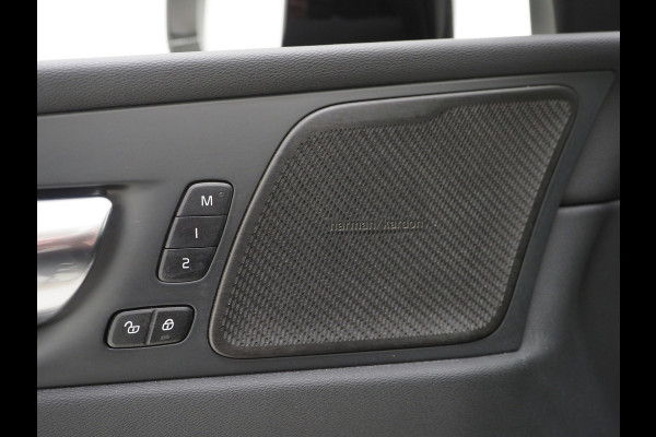 Volvo XC60 2.0 T6 Plug-in hybrid AWD Ultimate Dark Long Range | Panoramadak | Pilot Assist | Harman/Kardon | Head Up | Camera | Keyless | Carplay