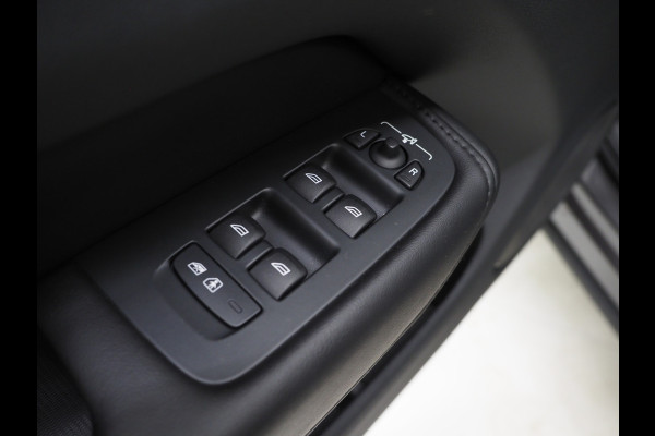 Volvo XC60 2.0 T6 Plug-in hybrid AWD Ultimate Dark Long Range | Panoramadak | Pilot Assist | Harman/Kardon | Head Up | Camera | Keyless | Carplay