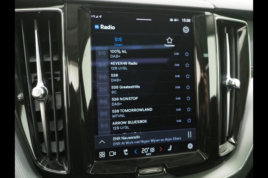 Volvo XC60 2.0 T6 Plug-in hybrid AWD Ultimate Dark Long Range | Panoramadak | Pilot Assist | Harman/Kardon | Head Up | Camera | Keyless | Carplay