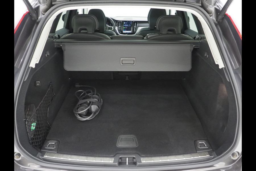 Volvo XC60 2.0 T6 Plug-in hybrid AWD Ultimate Dark Long Range | Panoramadak | Pilot Assist | Harman/Kardon | Head Up | Camera | Keyless | Carplay