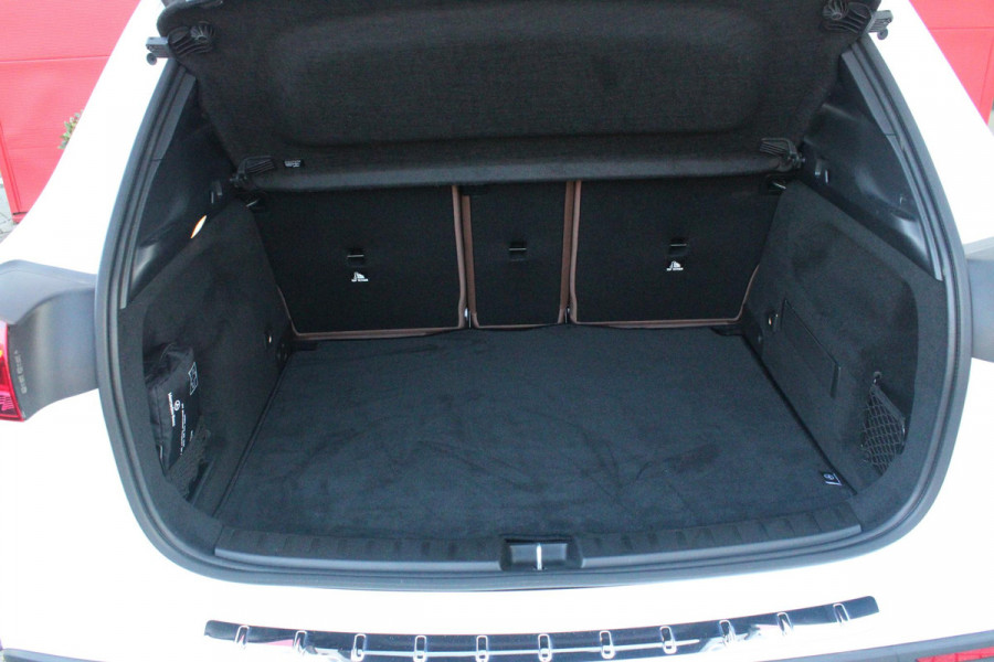 Mercedes-Benz GLA 250 e AMG LINE "NIEUW MODEL!" | PANORAMISCH SCHUIF/KANTEL DAK | SFEER VERLICHTING | ELEKTRISCH BEDIENBARE VOORSTOELEN MET GEHEUGENFUNCTIE EN "ZITKINEMATICA" | DRAADLOZE APPLE CARPLAY/ANDROID AUTO | NIGHT PAKKET: DAKRELING ZWART, ZIJRUITEN EN ACHTERRUITEN ZWART, LICHTMETALEN VELGEN 20" ZWART | HEAD UP DISPLAY | REALITY-NAVIGATIE  | 360° CAMERA | MULTI BEAM LED KOPLAMPEN | DODEHOEK DETECTIE | ADAPTIVE CRUISE CONTROL | KEYLESS GO | ELEKTRISCH BEDIENBARE ACHTERKLEP | DRAADLOZE TELEFOONLADER | SURROUND BURMESTER AUDIO | WINTERPAKKET: STUUR/STOEL VERWARMING |