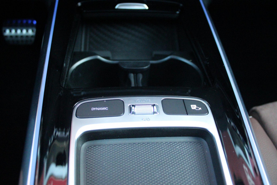Mercedes-Benz GLA 250 e AMG LINE "NIEUW MODEL!" | PANORAMISCH SCHUIF/KANTEL DAK | SFEER VERLICHTING | ELEKTRISCH BEDIENBARE VOORSTOELEN MET GEHEUGENFUNCTIE EN "ZITKINEMATICA" | DRAADLOZE APPLE CARPLAY/ANDROID AUTO | NIGHT PAKKET: DAKRELING ZWART, ZIJRUITEN EN ACHTERRUITEN ZWART, LICHTMETALEN VELGEN 20" ZWART | HEAD UP DISPLAY | REALITY-NAVIGATIE  | 360° CAMERA | MULTI BEAM LED KOPLAMPEN | DODEHOEK DETECTIE | ADAPTIVE CRUISE CONTROL | KEYLESS GO | ELEKTRISCH BEDIENBARE ACHTERKLEP | DRAADLOZE TELEFOONLADER | SURROUND BURMESTER AUDIO | WINTERPAKKET: STUUR/STOEL VERWARMING |