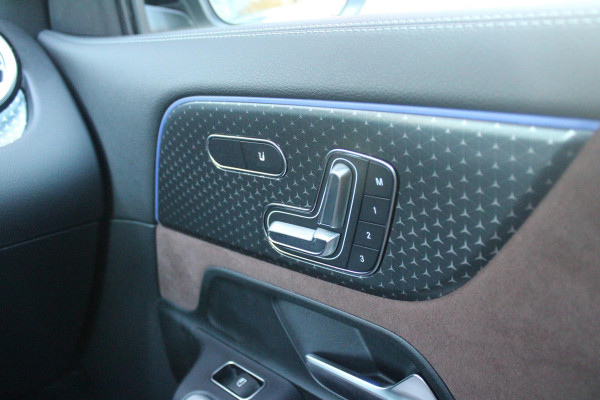 Mercedes-Benz GLA 250 e AMG LINE "NIEUW MODEL!" | PANORAMISCH SCHUIF/KANTEL DAK | SFEER VERLICHTING | ELEKTRISCH BEDIENBARE VOORSTOELEN MET GEHEUGENFUNCTIE EN "ZITKINEMATICA" | DRAADLOZE APPLE CARPLAY/ANDROID AUTO | NIGHT PAKKET: DAKRELING ZWART, ZIJRUITEN EN ACHTERRUITEN ZWART, LICHTMETALEN VELGEN 20" ZWART | HEAD UP DISPLAY | REALITY-NAVIGATIE  | 360° CAMERA | MULTI BEAM LED KOPLAMPEN | DODEHOEK DETECTIE | ADAPTIVE CRUISE CONTROL | KEYLESS GO | ELEKTRISCH BEDIENBARE ACHTERKLEP | DRAADLOZE TELEFOONLADER | SURROUND BURMESTER AUDIO | WINTERPAKKET: STUUR/STOEL VERWARMING |