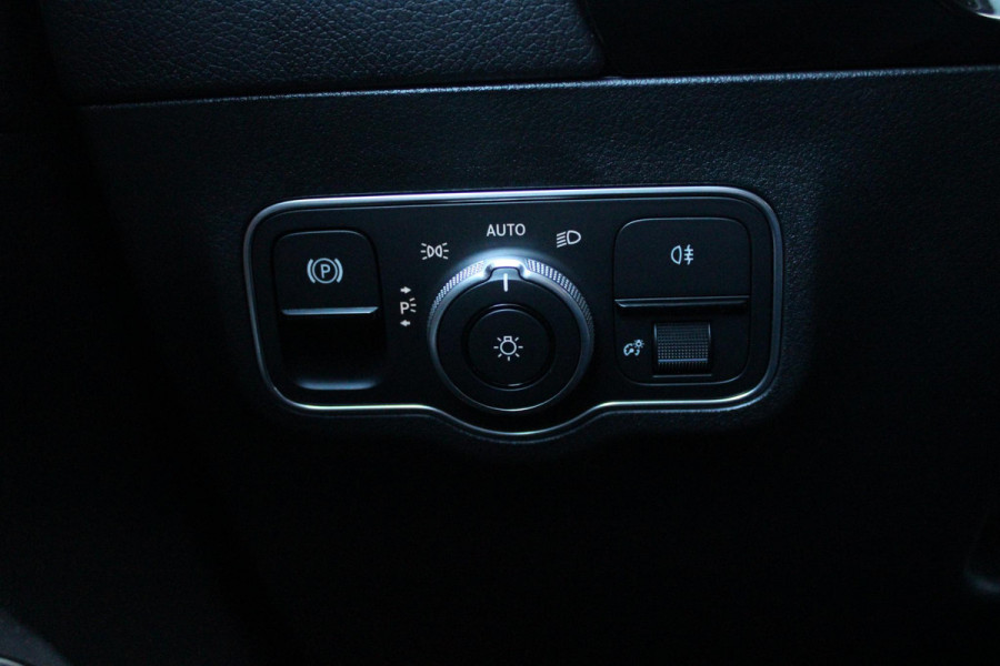 Mercedes-Benz GLA 250 e AMG LINE "NIEUW MODEL!" | PANORAMISCH SCHUIF/KANTEL DAK | SFEER VERLICHTING | ELEKTRISCH BEDIENBARE VOORSTOELEN MET GEHEUGENFUNCTIE EN "ZITKINEMATICA" | DRAADLOZE APPLE CARPLAY/ANDROID AUTO | NIGHT PAKKET: DAKRELING ZWART, ZIJRUITEN EN ACHTERRUITEN ZWART, LICHTMETALEN VELGEN 20" ZWART | HEAD UP DISPLAY | REALITY-NAVIGATIE  | 360° CAMERA | MULTI BEAM LED KOPLAMPEN | DODEHOEK DETECTIE | ADAPTIVE CRUISE CONTROL | KEYLESS GO | ELEKTRISCH BEDIENBARE ACHTERKLEP | DRAADLOZE TELEFOONLADER | SURROUND BURMESTER AUDIO | WINTERPAKKET: STUUR/STOEL VERWARMING |