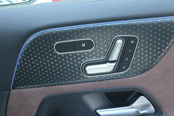 Mercedes-Benz GLA 250 e AMG LINE "NIEUW MODEL!" | PANORAMISCH SCHUIF/KANTEL DAK | SFEER VERLICHTING | ELEKTRISCH BEDIENBARE VOORSTOELEN MET GEHEUGENFUNCTIE EN "ZITKINEMATICA" | DRAADLOZE APPLE CARPLAY/ANDROID AUTO | NIGHT PAKKET: DAKRELING ZWART, ZIJRUITEN EN ACHTERRUITEN ZWART, LICHTMETALEN VELGEN 20" ZWART | HEAD UP DISPLAY | REALITY-NAVIGATIE  | 360° CAMERA | MULTI BEAM LED KOPLAMPEN | DODEHOEK DETECTIE | ADAPTIVE CRUISE CONTROL | KEYLESS GO | ELEKTRISCH BEDIENBARE ACHTERKLEP | DRAADLOZE TELEFOONLADER | SURROUND BURMESTER AUDIO | WINTERPAKKET: STUUR/STOEL VERWARMING |