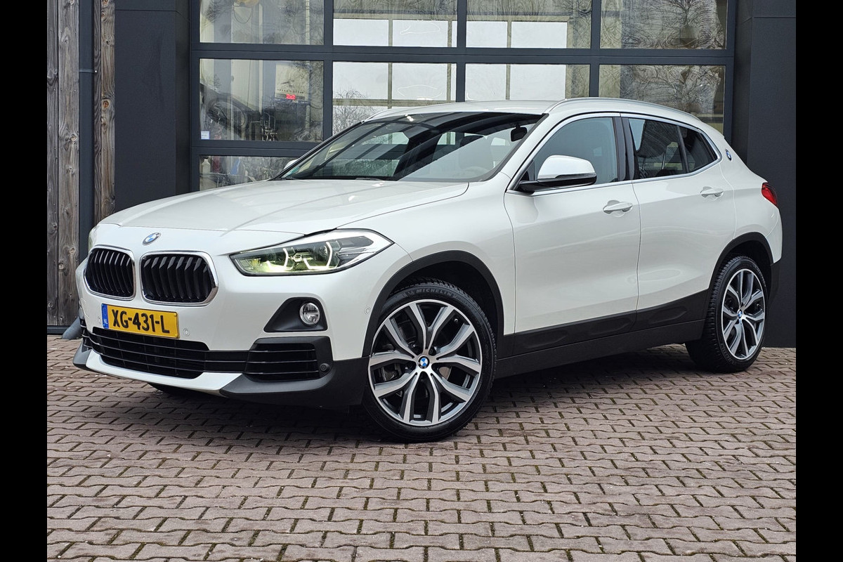 BMW X2 sDrive20i Executive | Automaat | Trekhaak | LED | Park Assist | Navi | Cruise | LMV 19" | All-seasons |