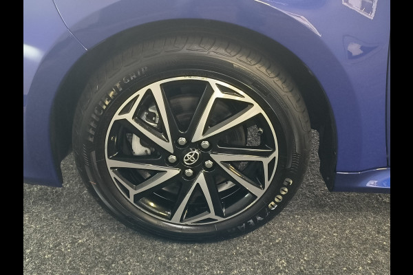 Toyota Yaris 1.5 Hybrid 115 Business Rijklaar + 12 maanden Bovag-garantie Henk Jongen Auto's in Helmond,  al 50 jaar service zoals 't hoort!