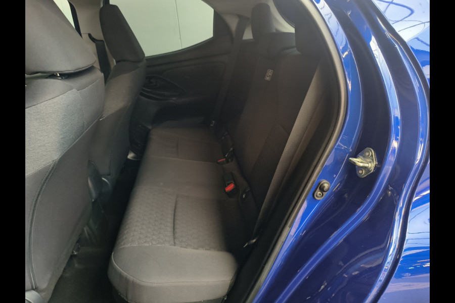 Toyota Yaris 1.5 Hybrid 115 Business Rijklaar + 12 maanden Bovag-garantie Henk Jongen Auto's in Helmond,  al 50 jaar service zoals 't hoort!