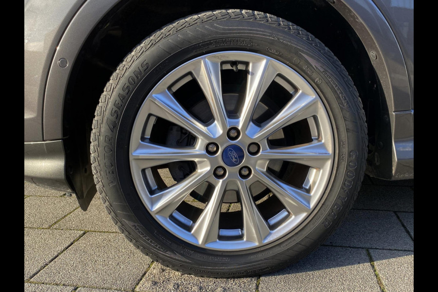Ford Kuga 1.5 EcoBoost Vignale - Navigatie I Leer I Airco I Sport interieur & velgen I LED I PDC I Dealer onderhouden