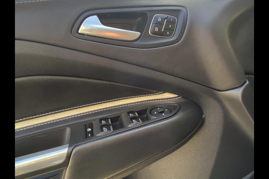 Ford Kuga 1.5 EcoBoost Vignale - Navigatie I Leer I Airco I Sport interieur & velgen I LED I PDC I Dealer onderhouden