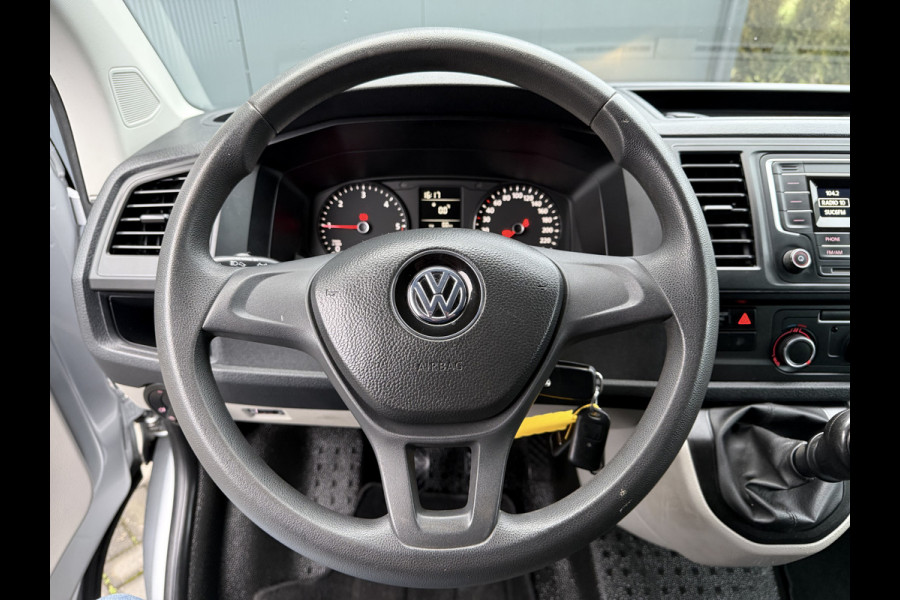 Volkswagen Transporter 2.0 TDI 150 PK / L2H1 / 1e EIG. / IMPERIAAL / TREKHAAK / AIRCO / CRUISE / PDC