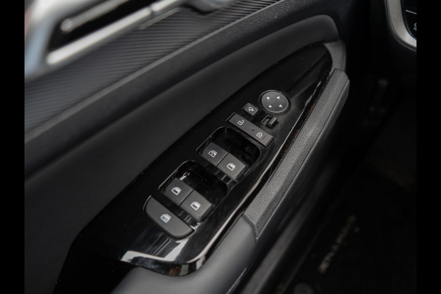 Kia Sportage 1.6 T-GDi Hybrid DynamicPlusLine | BLACK PACK | Navigatie | Stoel en stuurverwarming |