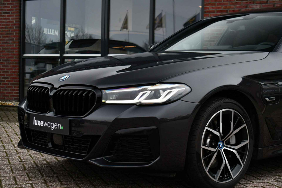 BMW 5 Serie 530e M-Sport Pano Trekh ACC HUD 360 Laser El-Klep