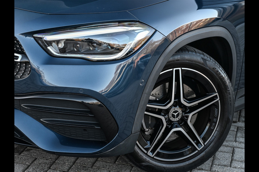 Mercedes-Benz GLA 250 e AMG Line · Panoramadak · Elektr. verst. stoelen · Ambiance sfeerverlichting · Stoelverwarming · Achteruitrijcamera ·