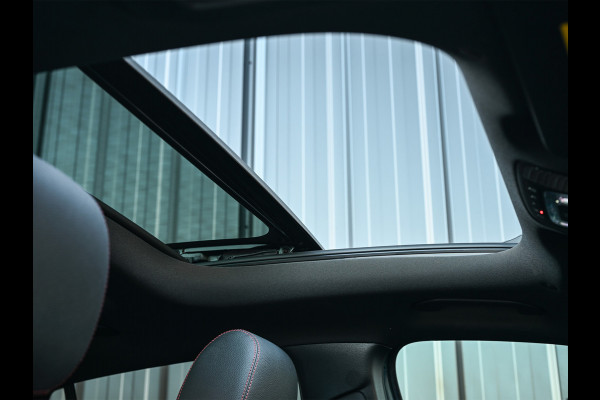 Mercedes-Benz GLA 250 e AMG Line · Panoramadak · Elektr. verst. stoelen · Ambiance sfeerverlichting · Stoelverwarming · Achteruitrijcamera ·